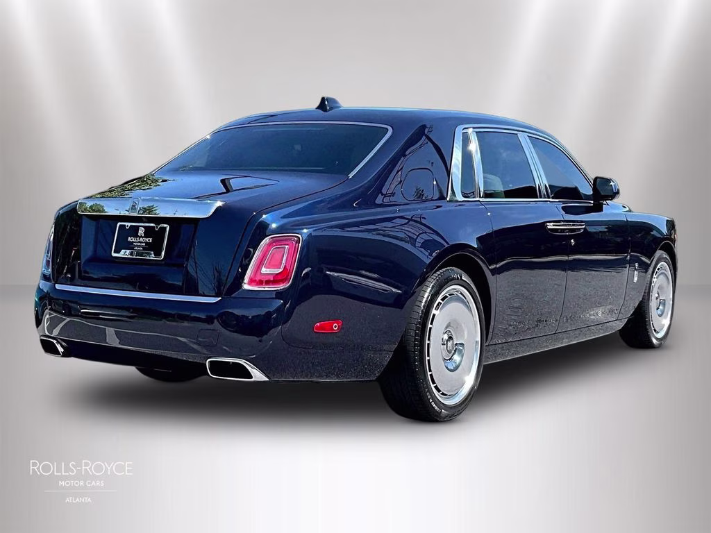 mph010_2490246525_sca13he05tu233685_2026_rolls_royce_phantom_midnight_sapphire_11_113105_9b9c4f0d95