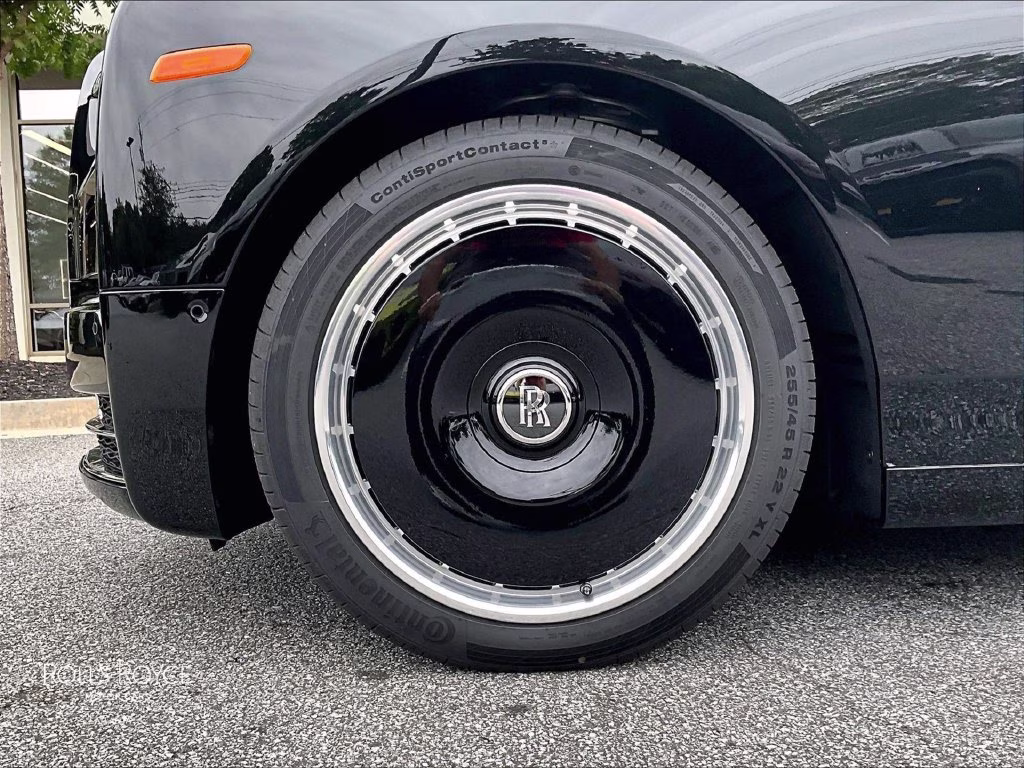 mph010_306441608_sca23he02vu237670_2027_rolls_royce_phantom_black_diamond_11_114342_1649f2cf81