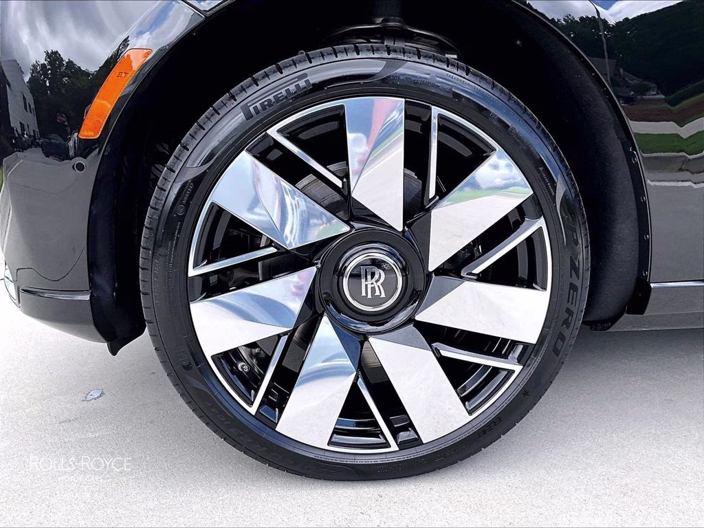 mph010_3240134467_sla23ha00vu236801_2027_rolls_royce_cullinan_black_diamond_11_111647_73c6ef2016