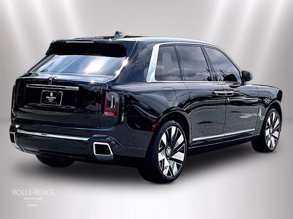 mph010_3265490444_sla13ha08tu235405_2026_rolls_royce_cullinan_black_diamond_11_112822_5eb1295ec4
