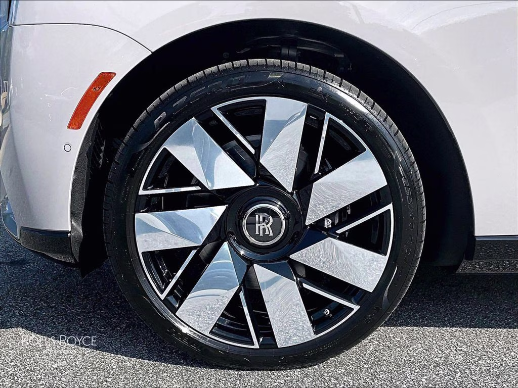 mph010_3613584191_sla23ha02vu237416_2027_rolls_royce_cullinan_tempest_gray_11_113423_9a8352c80d