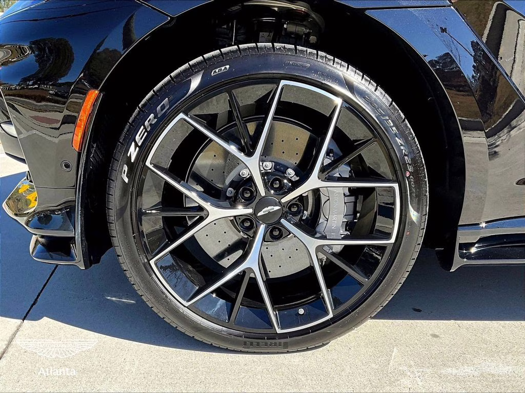 mph010_3994319059_sd7vujdw8ttv13790_2026_aston_martin_dbx_707_onyx_black_11_109367_96e5fada82