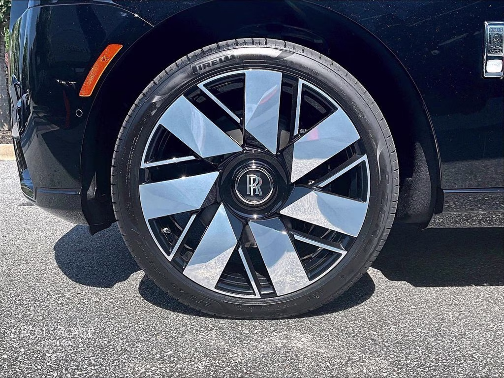 mph010_751892019_sla23ha0xvu237504_2027_rolls_royce_cullinan_black_diamond_11_113417_004aa013b3