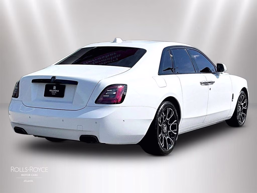 mph010_889670168_scatd6c00ru222292_2024_rolls_royce_black_badge_ghost_arctic_white_11_112760_25c137a8fb