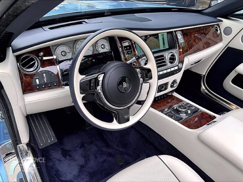 mph011_1020177133_sca666d50hu107143_2017_rolls_royce_dawn_bespoke_lazuli_blue_12_113969_413d38a00d