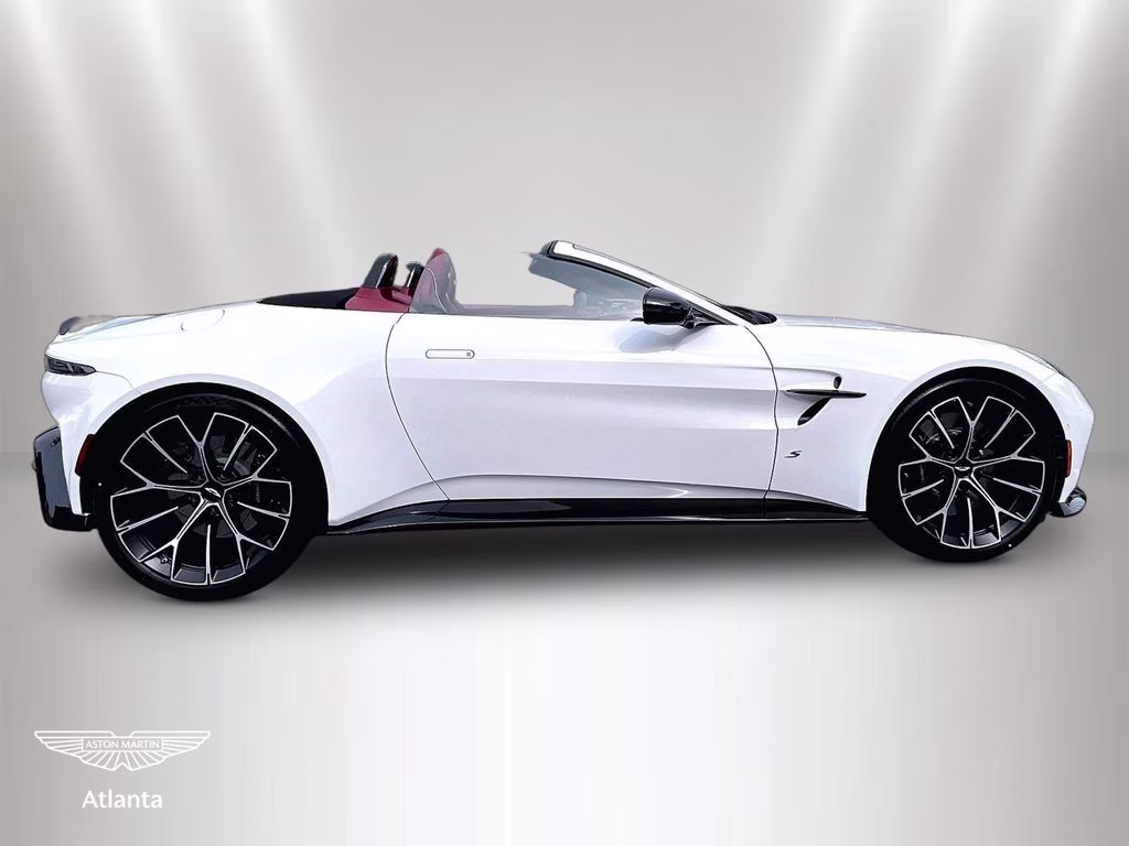 mph011_1255761284_scfsmgnw9tgp12684_2026_aston_martin_vantage_s_lunar_white_12_113153_dd4c7b4f33
