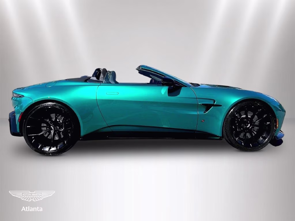 mph011_1646125526_scfsmgnw7tgp12764_2026_aston_martin_vantage_s_roadster_podium_green_12_114592_174bad7d48