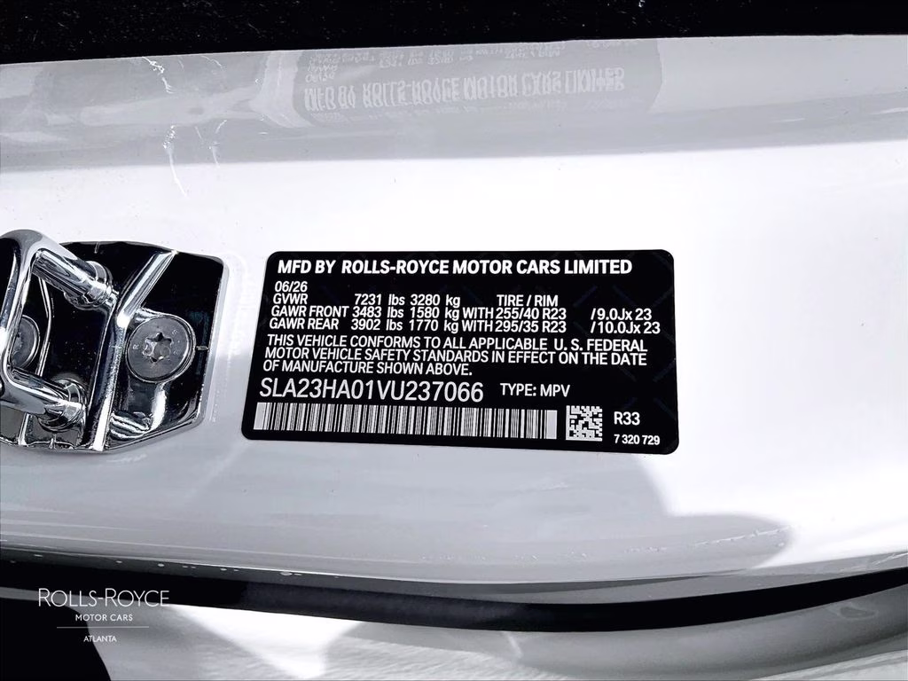 mph011_2000900615_sla23ha01vu237066_2027_rolls_royce_cullinan_english_white_12_112726_10c75a348a