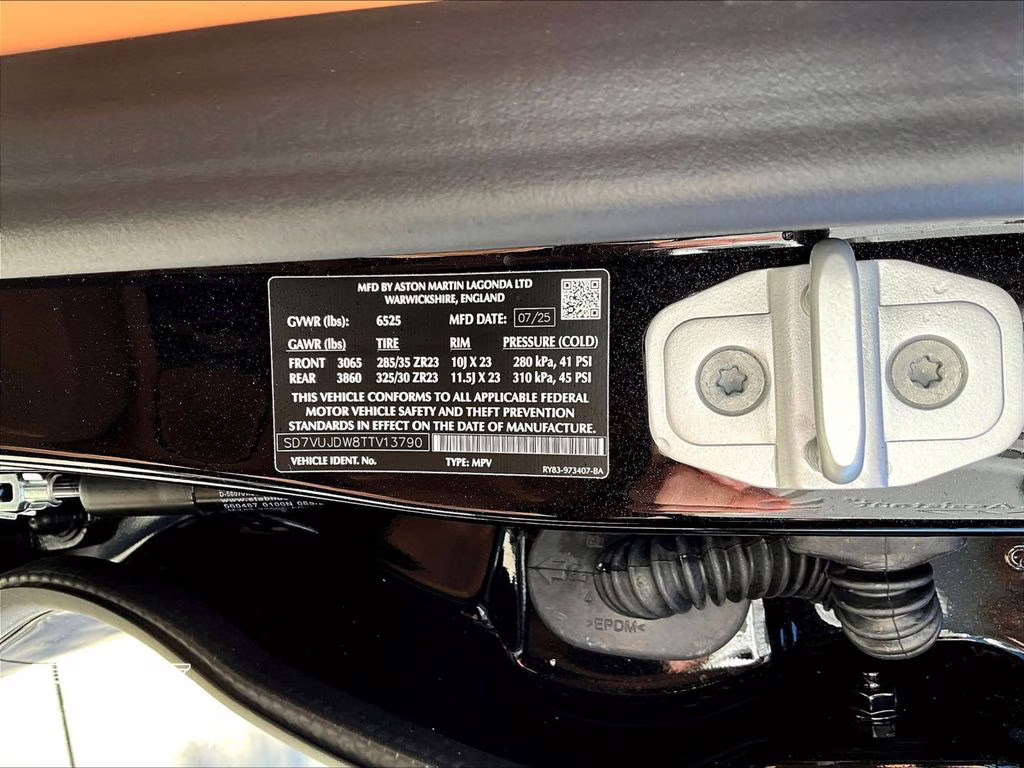 mph011_2388436931_sd7vujdw8ttv13790_2026_aston_martin_dbx_707_onyx_black_12_109367_b66edc9319