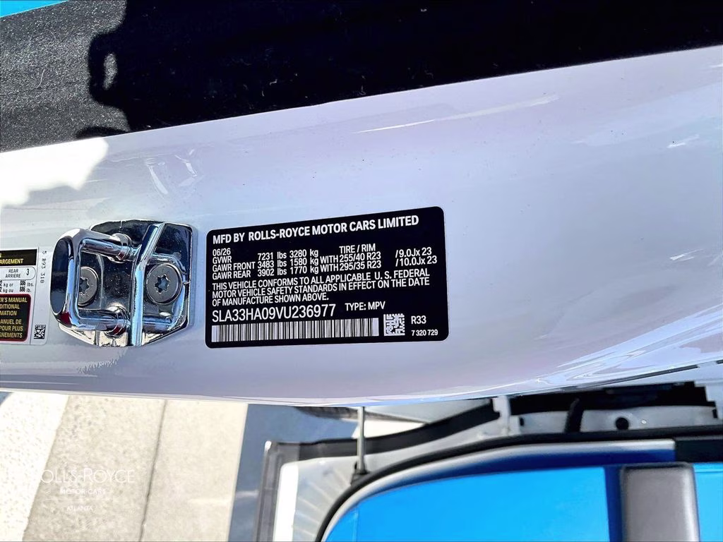 mph011_2979991999_sla33ha09vu236977_2027_rolls_royce_black_badge_cullinan_english_white_12_113406_0c0dd45de2