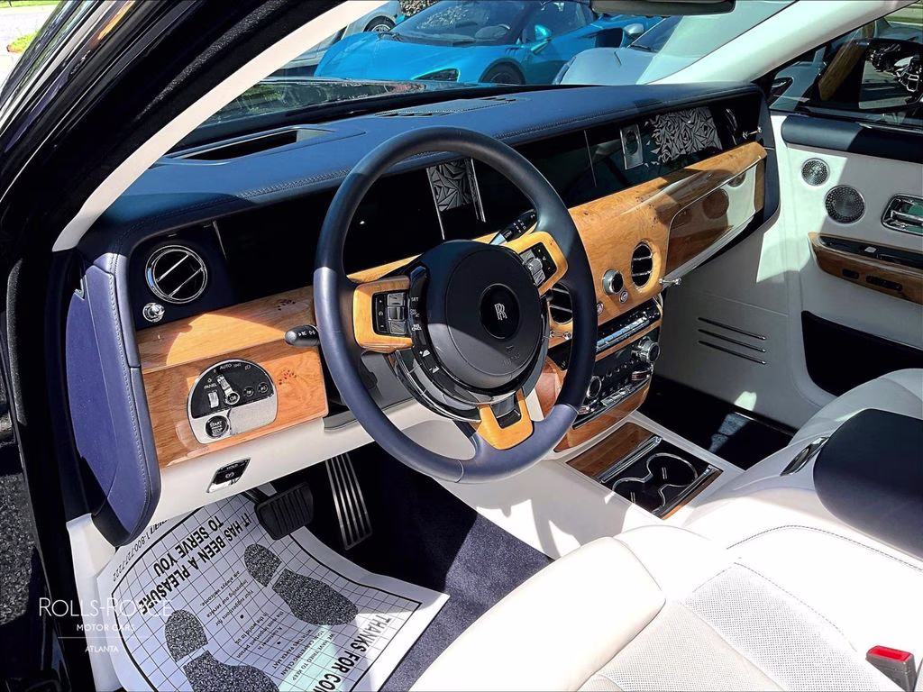 mph011_3147298913_sca13he05tu233685_2026_rolls_royce_phantom_midnight_sapphire_12_113105_530a313813