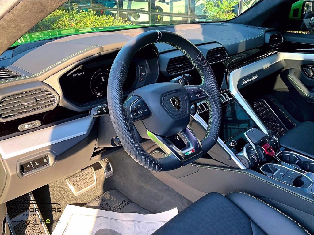 mph011_3395745110_zpbub3zl6rla32210_2024_lamborghini_urus_s_verde_mantis_metallic_12_114438_aa2dc014fd