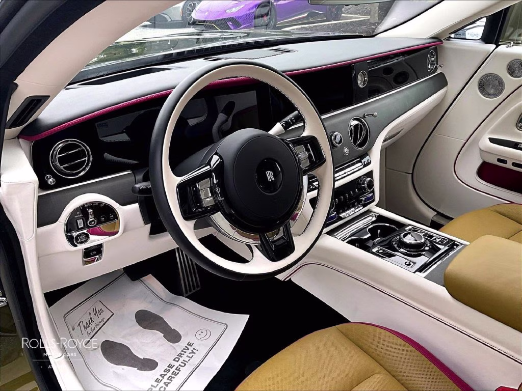 mph011_3950594263_scatk2c06ru226233_2024_rolls_royce_spectre_two_tone_chartreuse_black_diamond_12_114358_e3fab24708