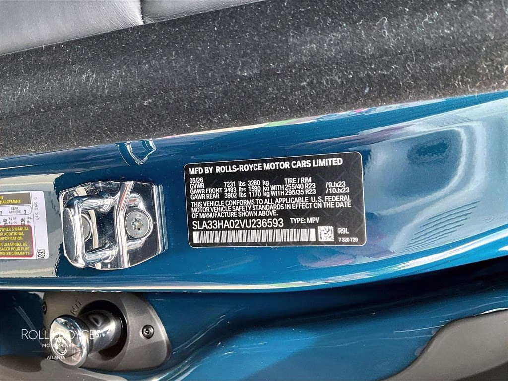 mph011_4035590605_sla33ha02vu236593_2027_rolls_royce_black_badge_cullinan_mustique_blue_12_111622_8a30aaf986