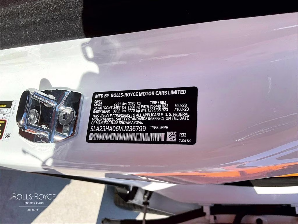 mph011_456466080_sla23ha06vu236799_2027_rolls_royce_cullinan_english_white_12_112114_73747a5e7f