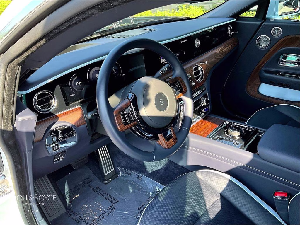 mph011_900989653_scatk2c05ru218785_2024_rolls_royce_spectre_arctic_white_12_113769_38877b00d9