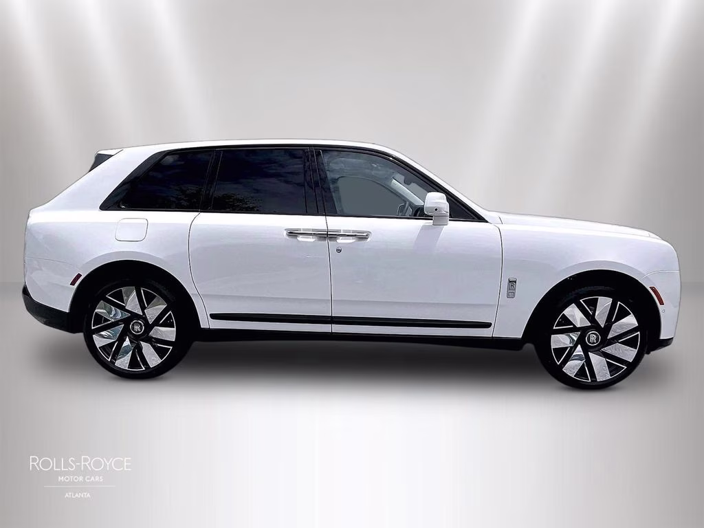 mph012_1365944104_sla23ha01vu237066_2027_rolls_royce_cullinan_english_white_13_112726_61a8eadbaa