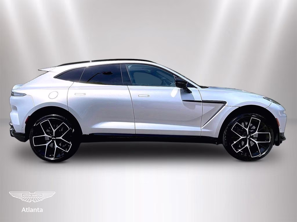 mph012_1382620357_sd7vujdw0ttv14867_2026_aston_martin_dbx_707_lightning_silver_13_111544_50d166ef2b