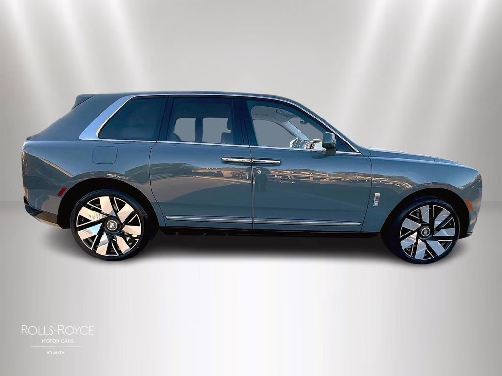 mph012_1692120860_sla13ha09tu234294_2026_rolls_royce_cullinan_monteverde_green_13_109367_ac56101432