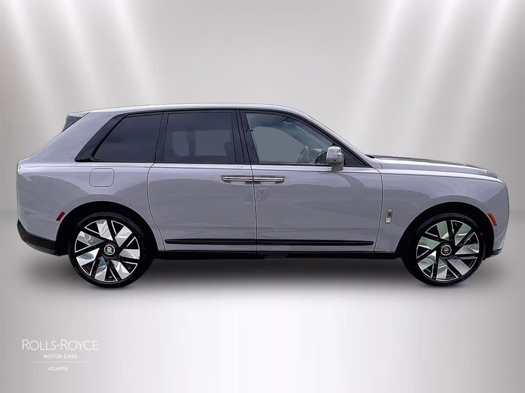mph012_1853573430_sla23ha03vu236243_2027_rolls_royce_cullinan_tempest_grey_13_111979_de28c3568e