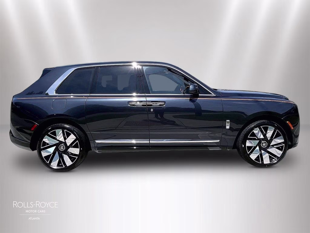 mph012_1876987633_sla23ha05vu236616_2027_rolls_royce_cullinan_darkest_tungsten_13_111719_65c810bc58