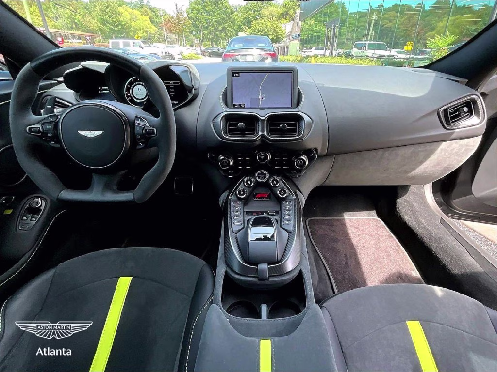 mph012_1966574280_scfsmgawxngn50203_2022_aston_martin_vantage_jet_black_13_114318_a6a3d534e4