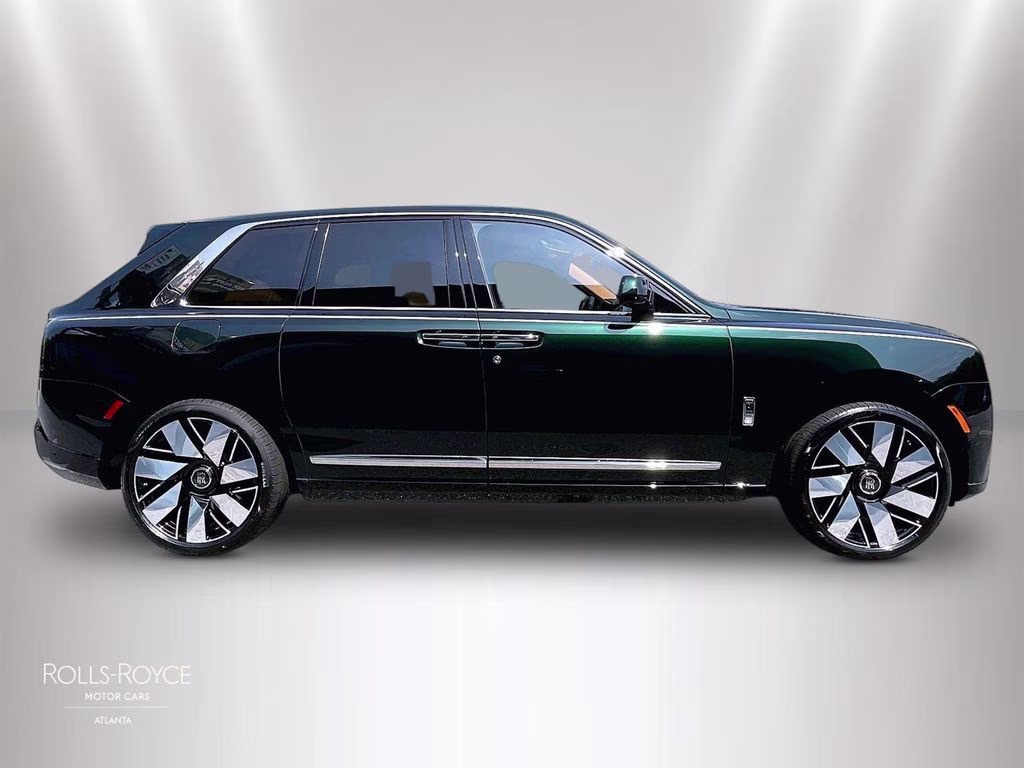 mph012_1977272273_sla23ha08vu236920_2027_rolls_royce_cullinan_dark_emerald_13_111982_24f03d1697