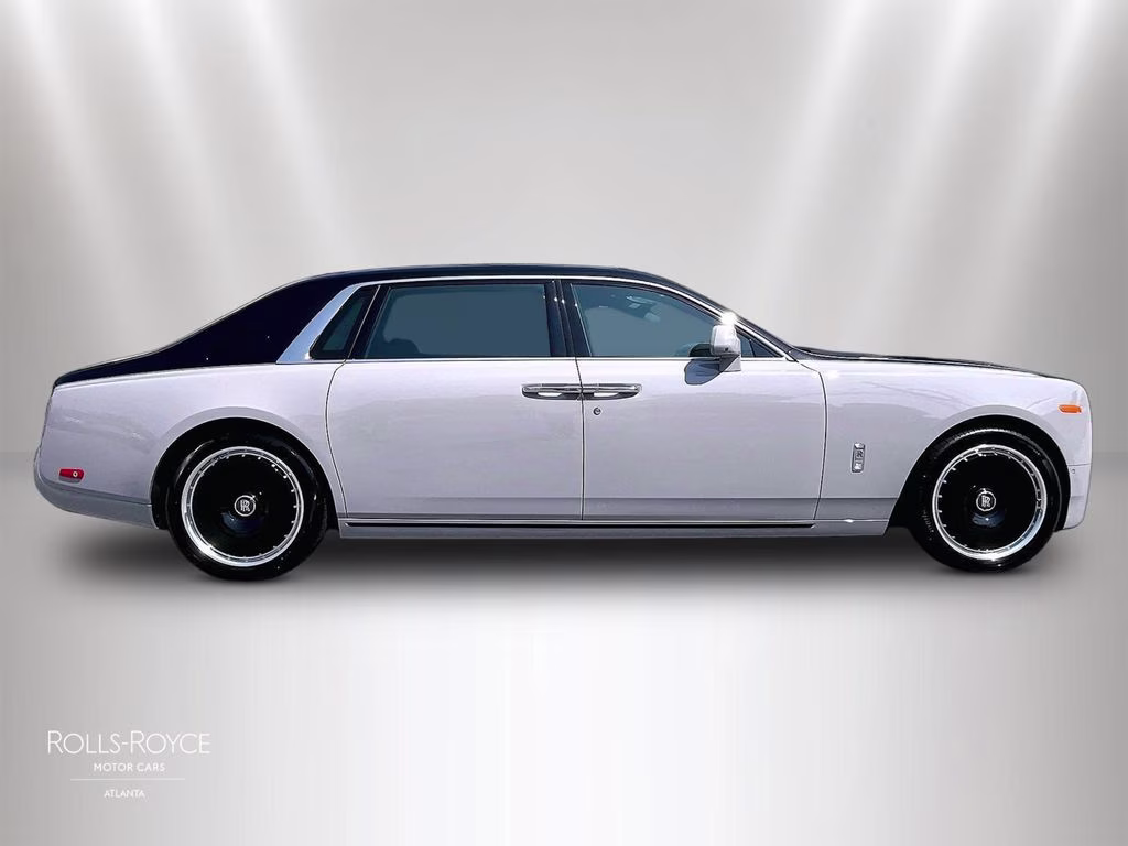mph012_2069714826_sca43he08vu236970_2027_rolls_royce_phantom_ewb_two_tone_tempest_grey_wblack_diamond_13_112726_e21497dbb1