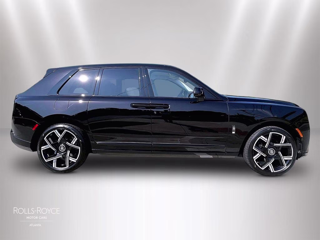 mph012_2127556891_sla43ha01tu235260_2026_rolls_royce_black_badge_cullinan_autumn_mystery_black_13_111929_82b047de52