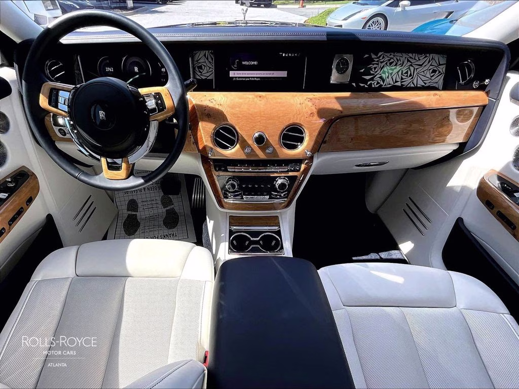 mph012_22672167_sca13he05tu233685_2026_rolls_royce_phantom_midnight_sapphire_13_113105_52971742c7