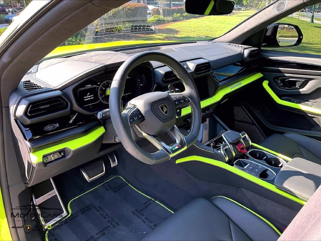 mph012_228743272_zpbud6zl8sla39743_2025_lamborghini_urus_se_verde_scandal_13_113824_349fbd932a