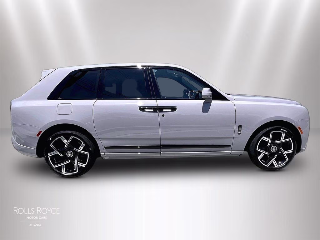 mph012_2415385723_sla33ha02vu236755_2027_rolls_royce_black_badge_cullinan_tempest_grey_13_111513_dab8d21561