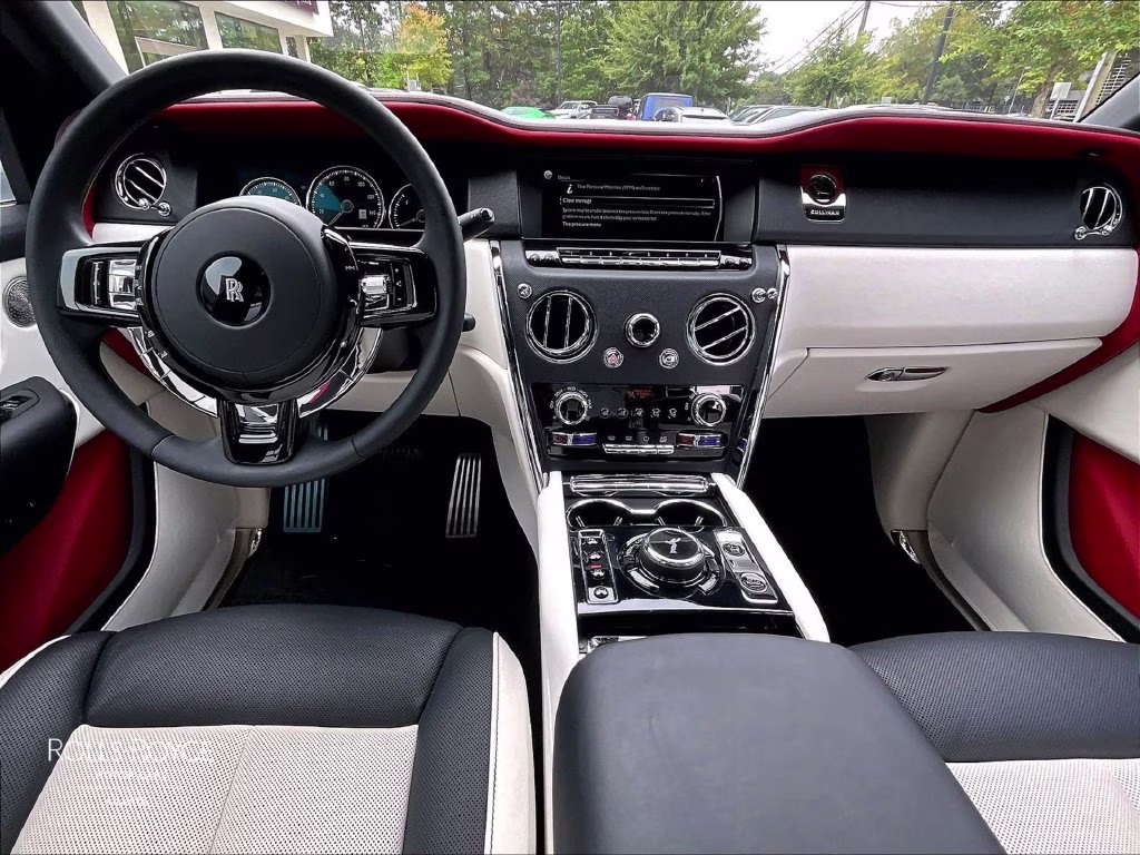 mph012_2696616102_slatv4c0xru222205_2024_rolls_royce_cullinan_arctic_white_13_114232_9908478f59