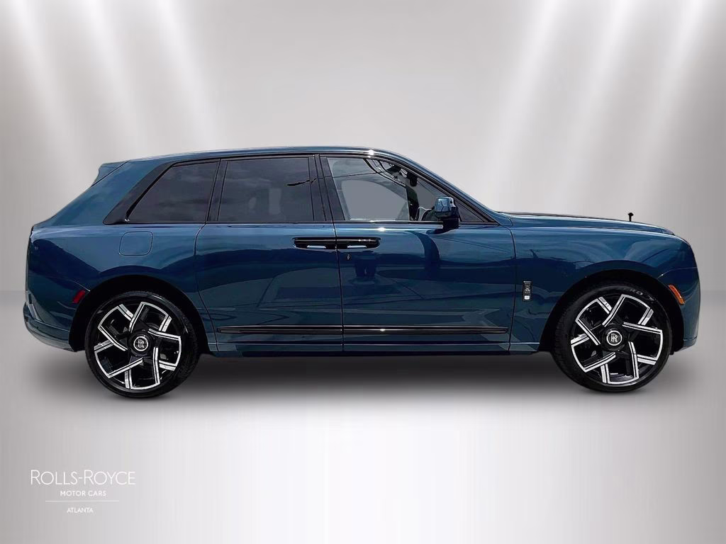 mph012_2709559588_sla33ha02vu236593_2027_rolls_royce_black_badge_cullinan_mustique_blue_13_111642_78b2807f69