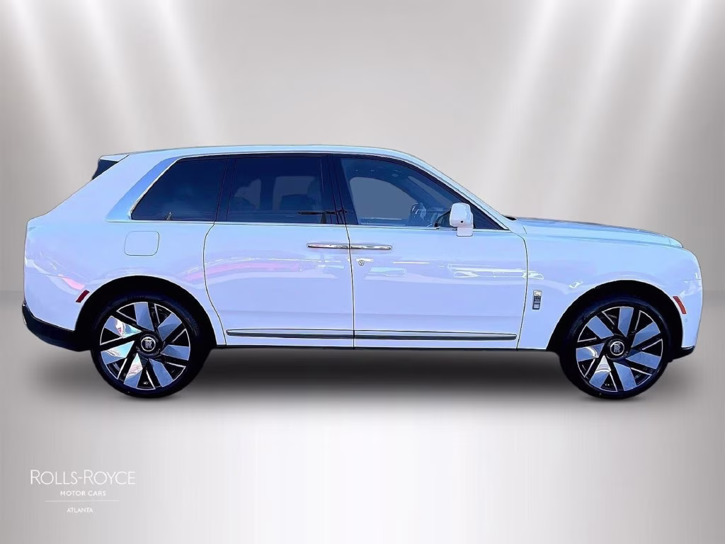 mph012_2883315503_sla23ha01vu238136_2027_rolls_royce_cullinan_white_13_114761_bfc6873841