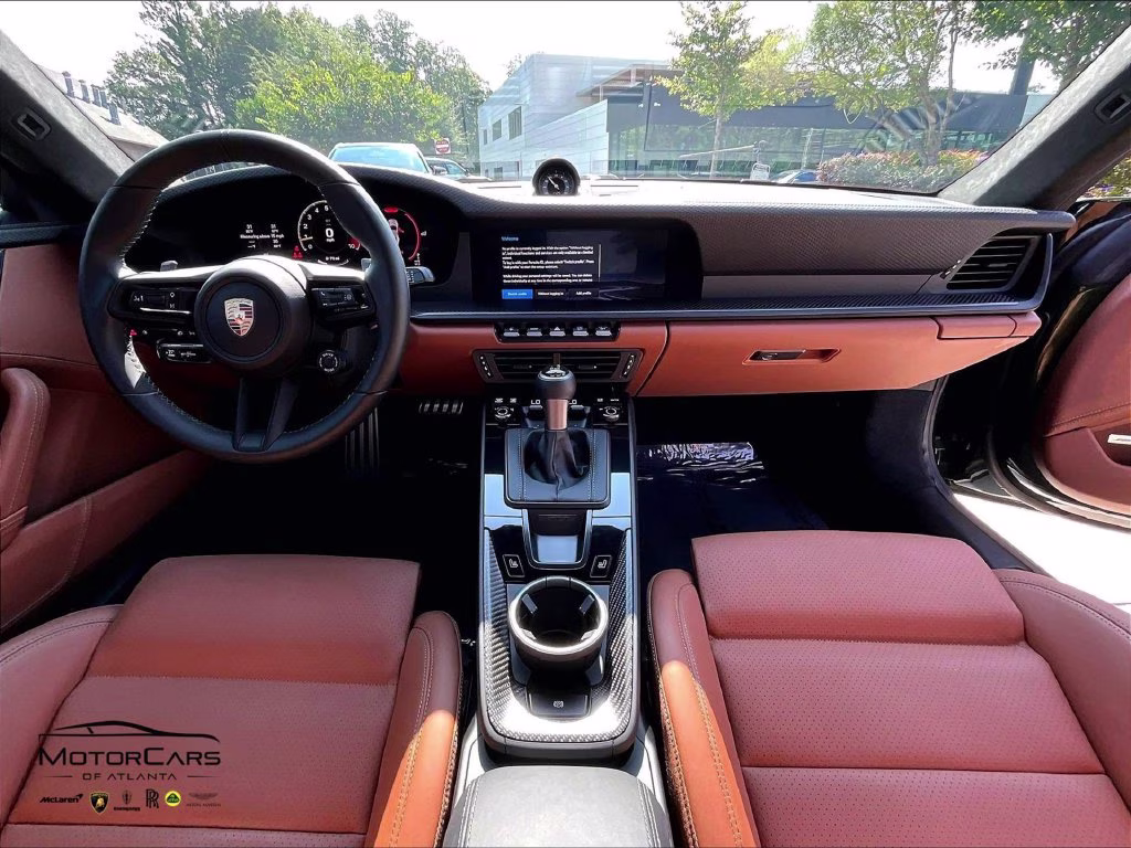 mph012_3442401554_wp0ac2a91ts287085_2026_porsche_911_gt3_touring_13_113848_ba2877ca24