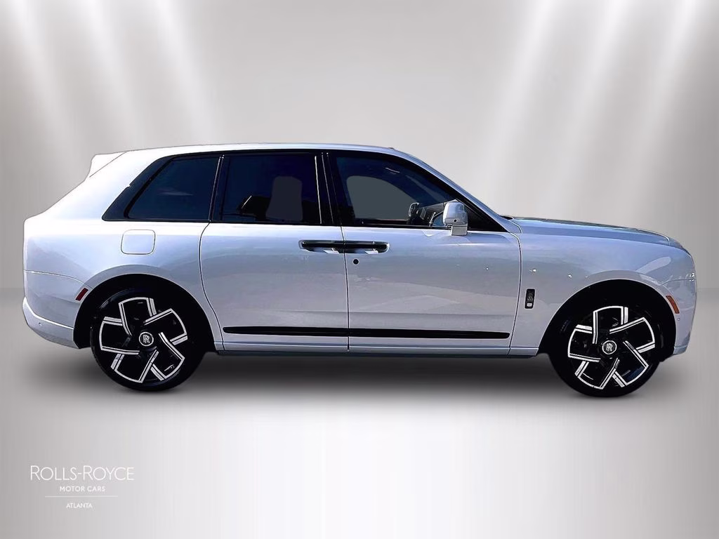 mph012_3657528513_sla33ha02vu237078_2027_rolls_royce_black_badge_cullinan_silver_13_112798_a342eab89f