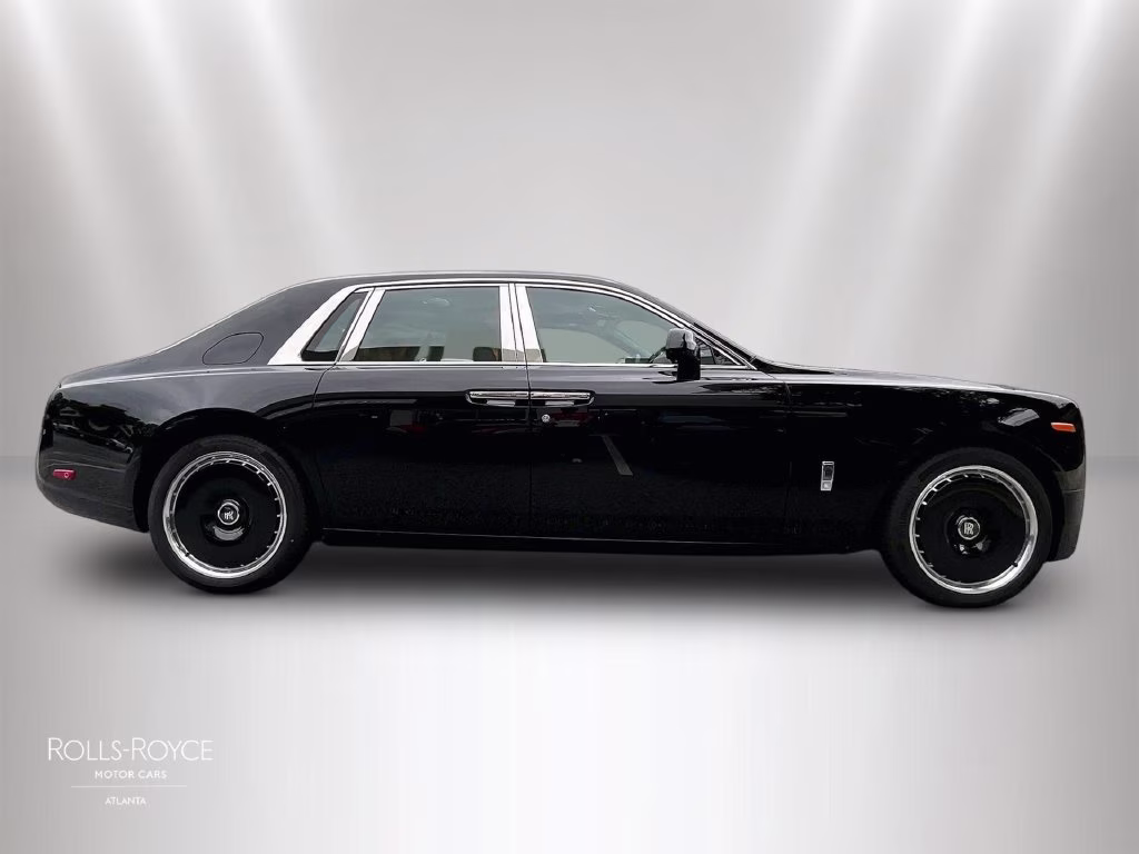 mph012_3687040016_sca23he02vu237670_2027_rolls_royce_phantom_black_diamond_13_114342_82b68284dc