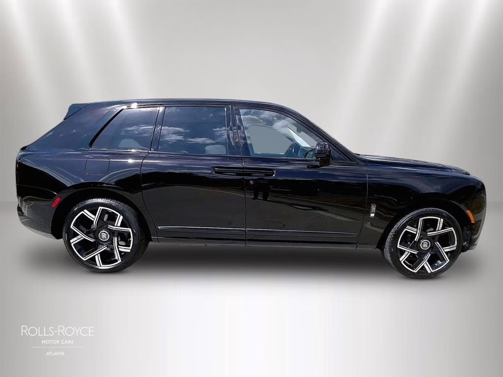 mph012_4055707380_sla43ha01tu235260_2026_rolls_royce_black_badge_cullinan_autumn_mystery_black_13_109726_757938519e