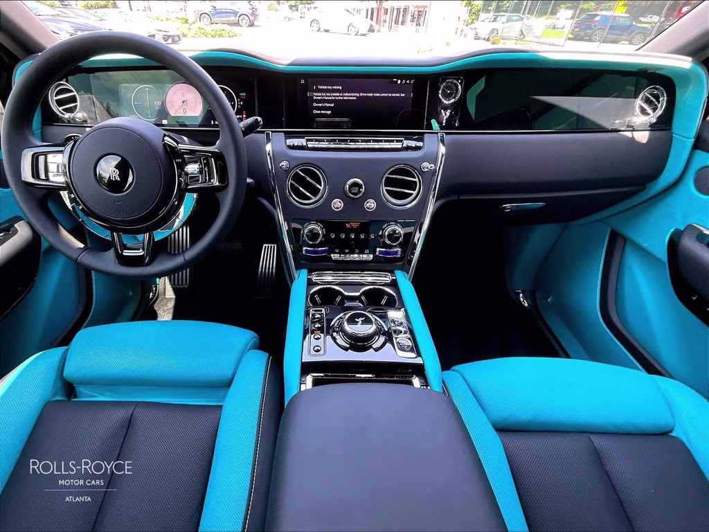 mph012_4246906447_sla13ha0xsu231936_2025_rolls_royce_cullinan_arctic_white_13_112966_52025fd502