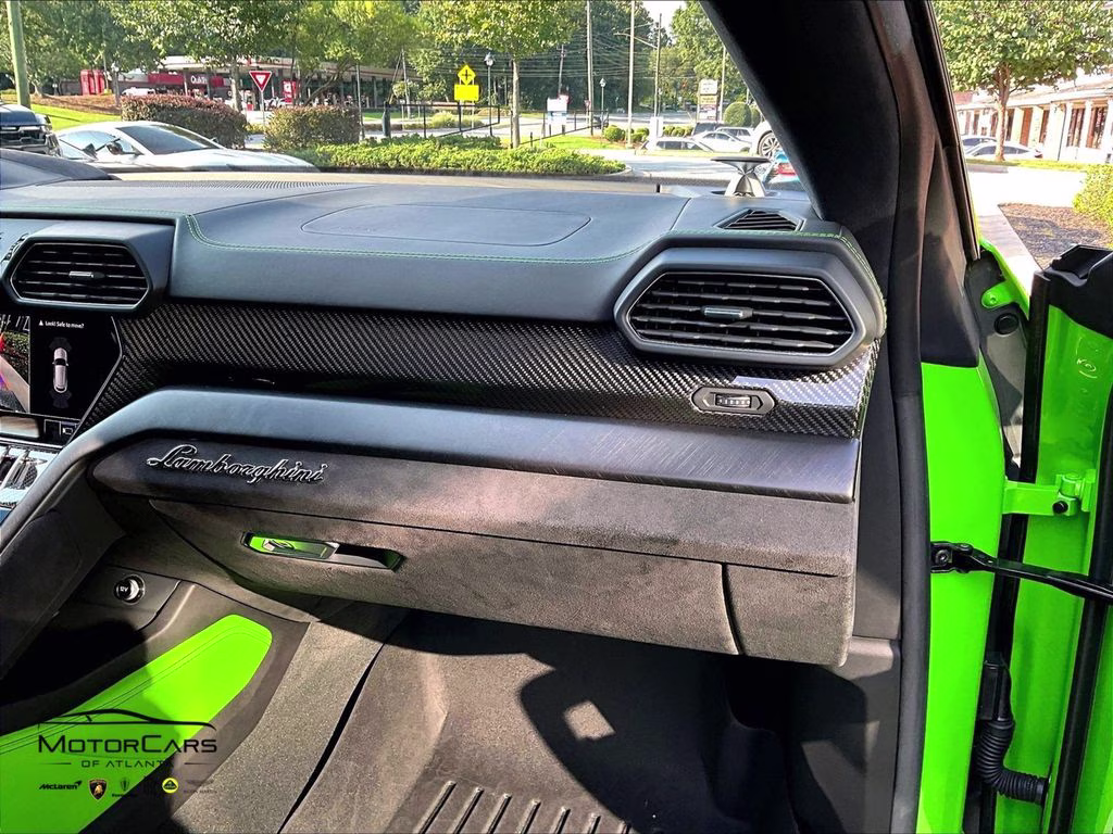mph012_942149690_zpbua1zl7mla13746_2021_lamborghini_urus_pearl_capsule_verde_mantis_pearl_13_112902_e435233f49