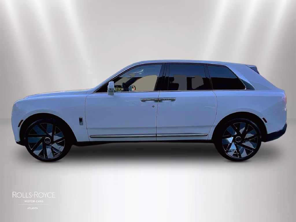 mph013_1132784029_sla23ha01vu238136_2027_rolls_royce_cullinan_white_14_114761_6716a8ee7b