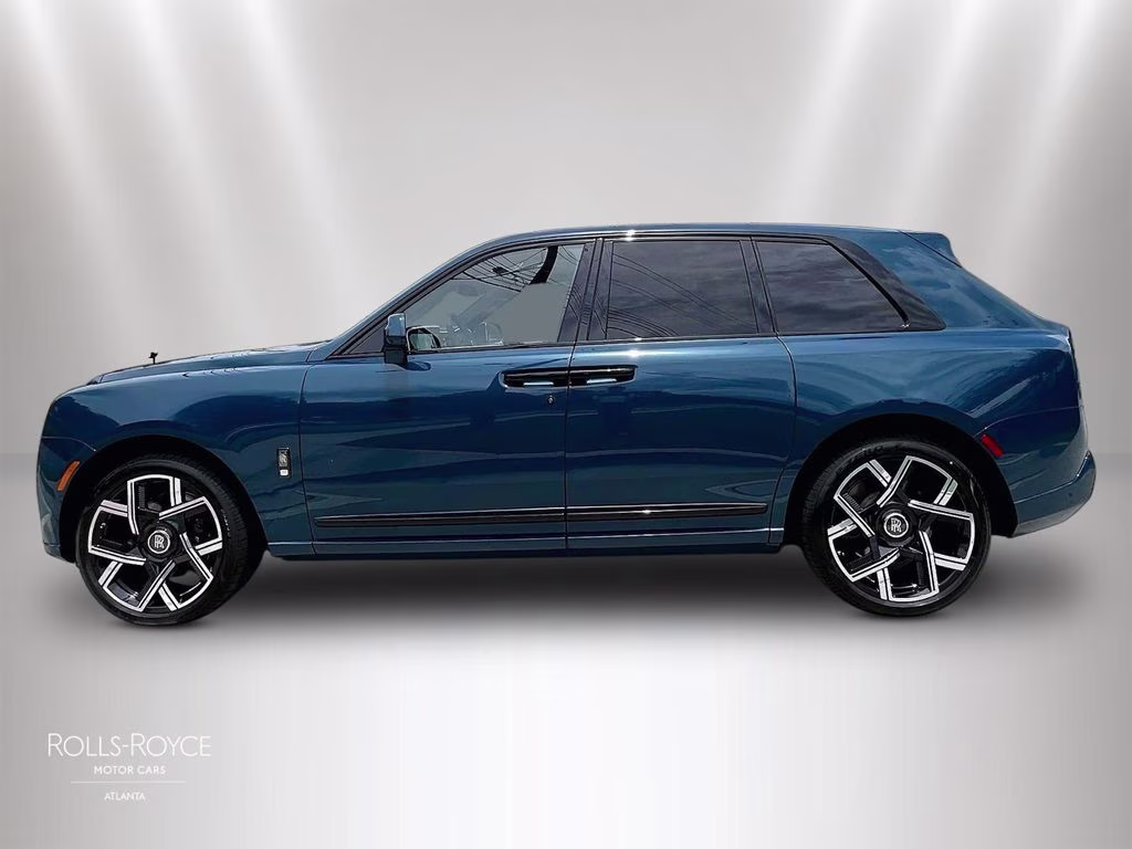 mph013_1373864171_sla33ha02vu236593_2027_rolls_royce_black_badge_cullinan_mustique_blue_14_111642_f0ffad52fe