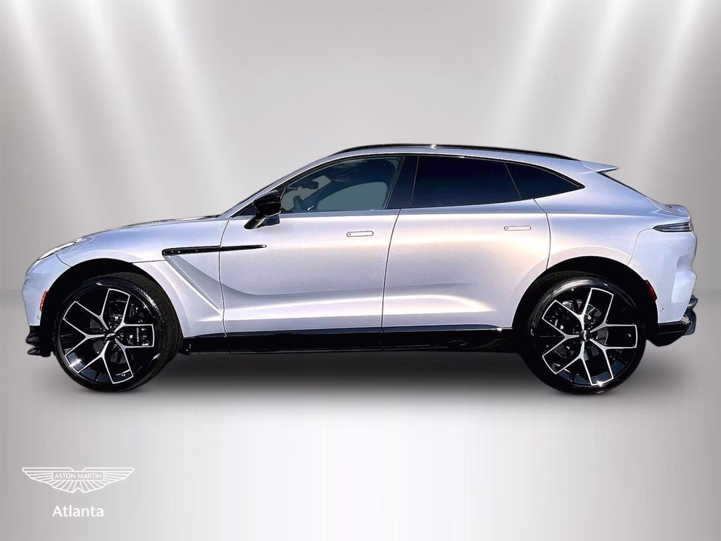 mph013_1516236419_sd7vujdw5ttv14718_2026_aston_martin_dbx_707_lightning_silver_14_111455_0ccf9dacc5