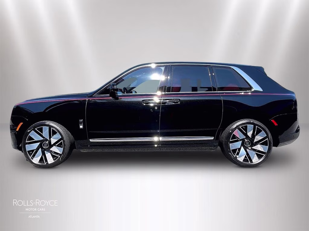 mph013_1615885756_sla23ha0xvu237504_2027_rolls_royce_cullinan_black_diamond_14_113417_033dd4838d