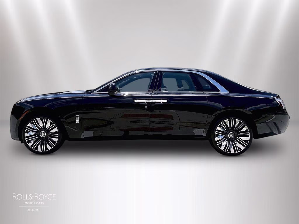 mph013_170524677_sca23gz03vu236404_2027_rolls_royce_ghost_black_diamond_14_111455_74ec68555b