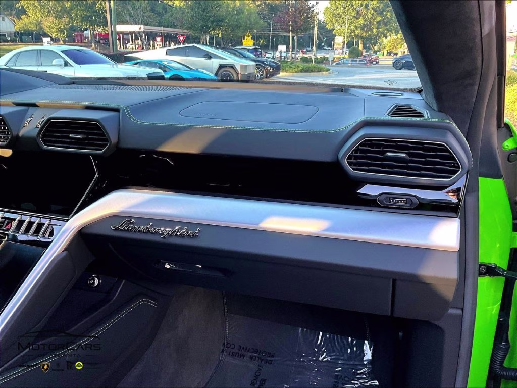 mph013_1738678559_zpbub3zl6rla32210_2024_lamborghini_urus_s_verde_mantis_metallic_14_114438_791919c866
