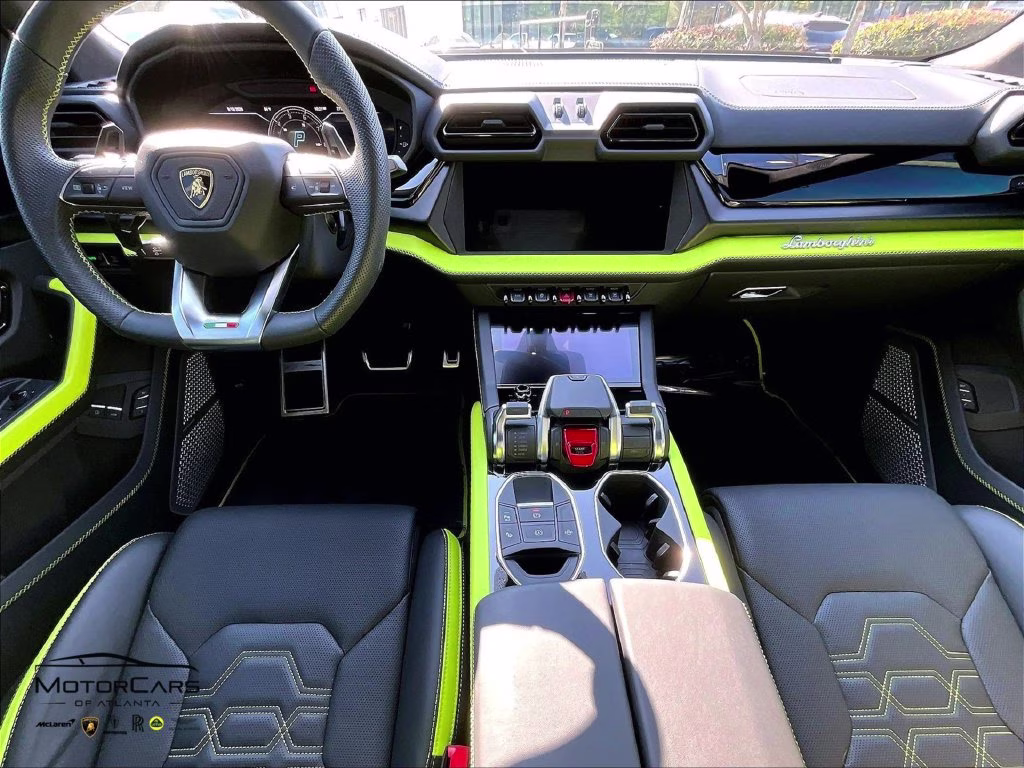 mph013_1832698050_zpbud6zl8sla39743_2025_lamborghini_urus_se_verde_scandal_14_113824_09659b457b