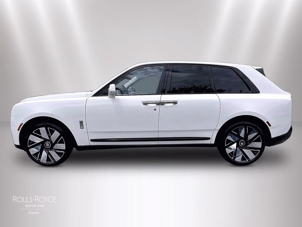 mph013_1894999063_sla23ha01vu237066_2027_rolls_royce_cullinan_english_white_14_112726_777cb84a01