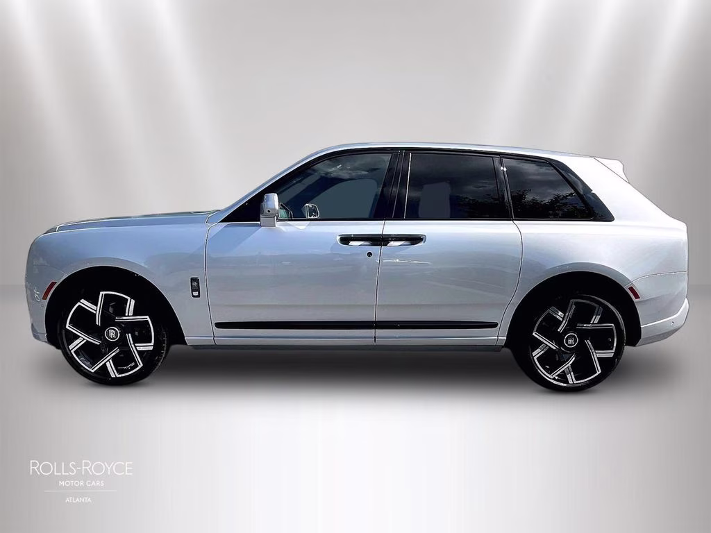 mph013_2124416945_sla33ha02vu237078_2027_rolls_royce_black_badge_cullinan_silver_14_112798_31f9914d96
